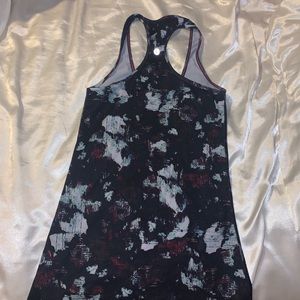 Lululemon tank never worn